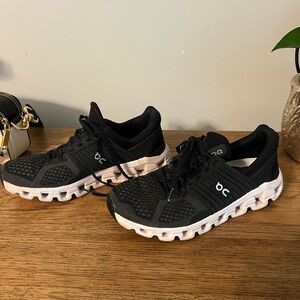 ON cloud women’s cloudswifts size 7.5! Black and white